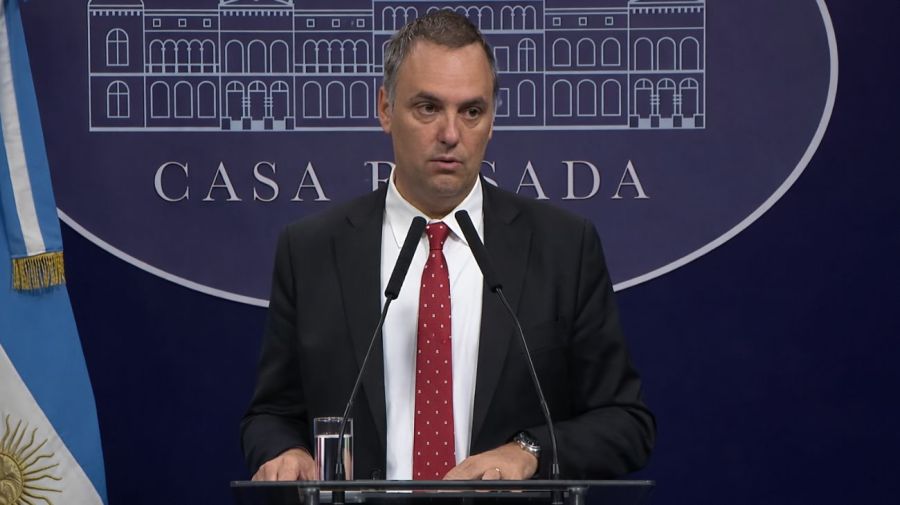 Manuel Adorni dio su primera conferencia de prensa tras el escándalo por sus viajes al exterior y la supuesta casa que le adjudican en un country