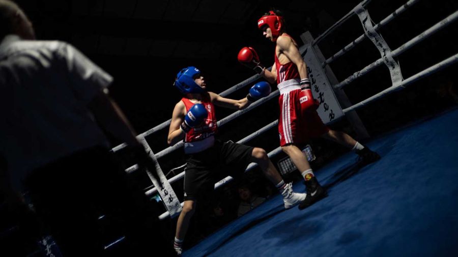 Los adolescentes de Groenlandia se aferran a la vida en un ring de boxeo