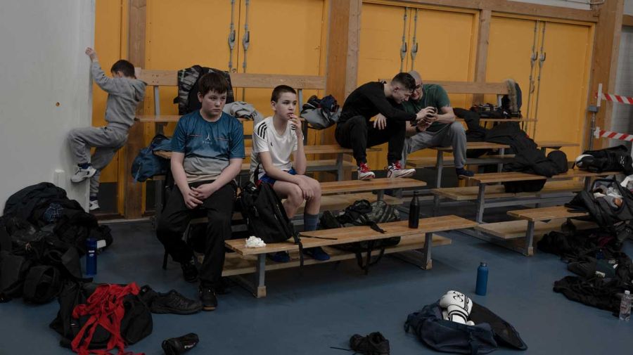 Los adolescentes de Groenlandia se aferran a la vida en un ring de boxeo