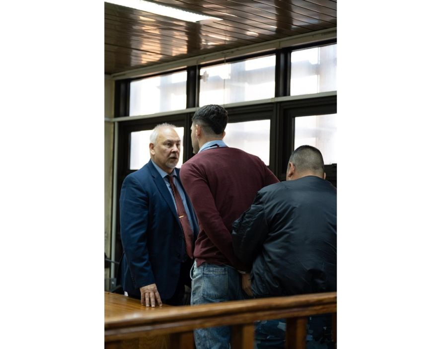 Santiago Martínez esposado