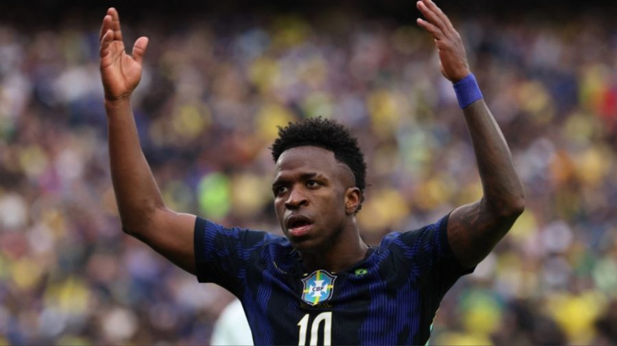Vinicius jugando para Brasil