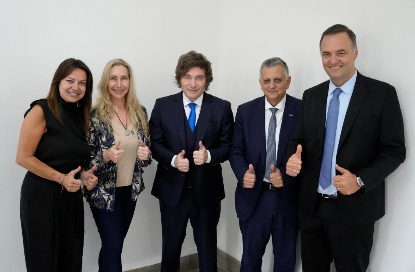 El presidente Milei celebra el fallo a favor de la Justicia argentina por el juicio YPF