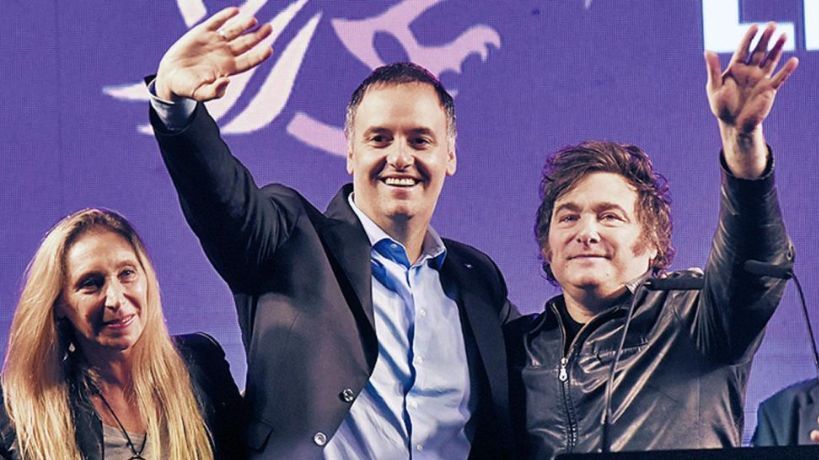 Manuel Adorni, Javier Milei y Karina Milei