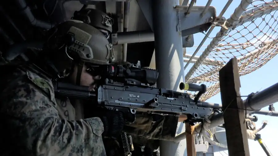 Buque anfibio llega a Medio Oriente