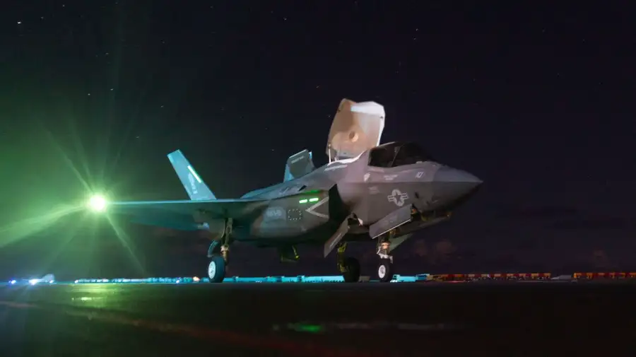 Buque anfibio llega a Medio Oriente