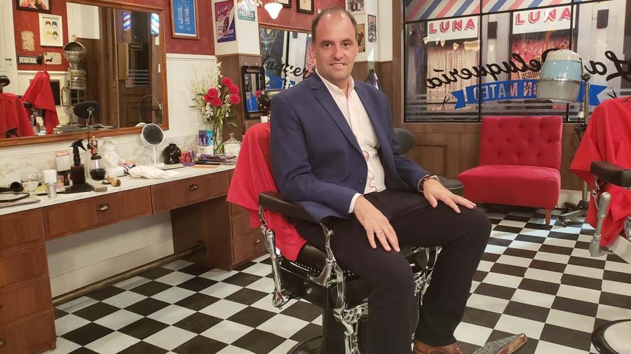 Las fotos de cuando Manuel Adorni era tan solo ‘Adorni’, un autoproclamado moralista.