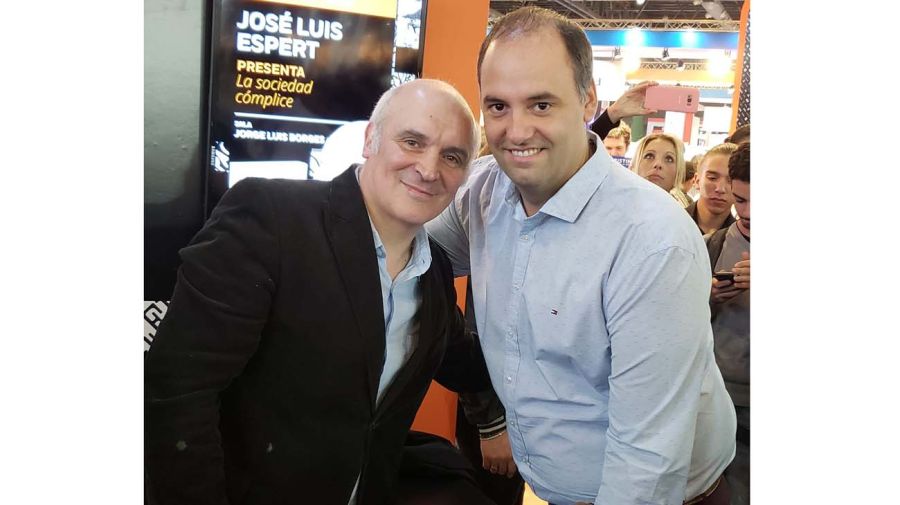 Las fotos de cuando Manuel Adorni era tan solo ‘Adorni’, un autoproclamado moralista.