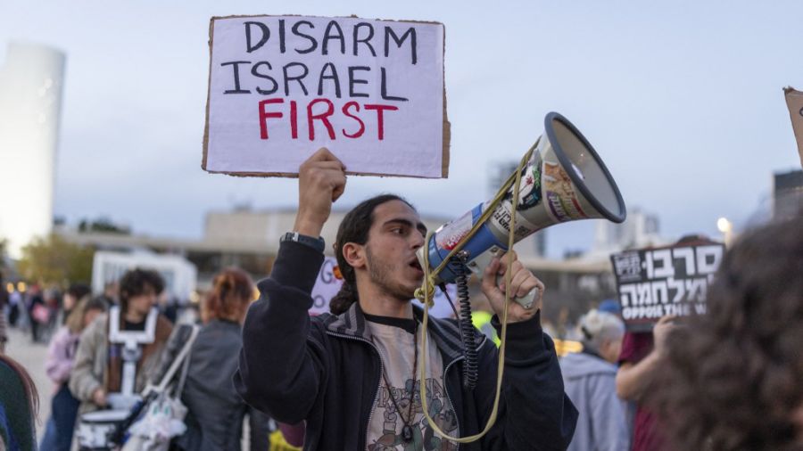 Manifestantes contra la guerra en calles de Tel Aviv, manifestaciones que crecen y piden el cese de la violencia.