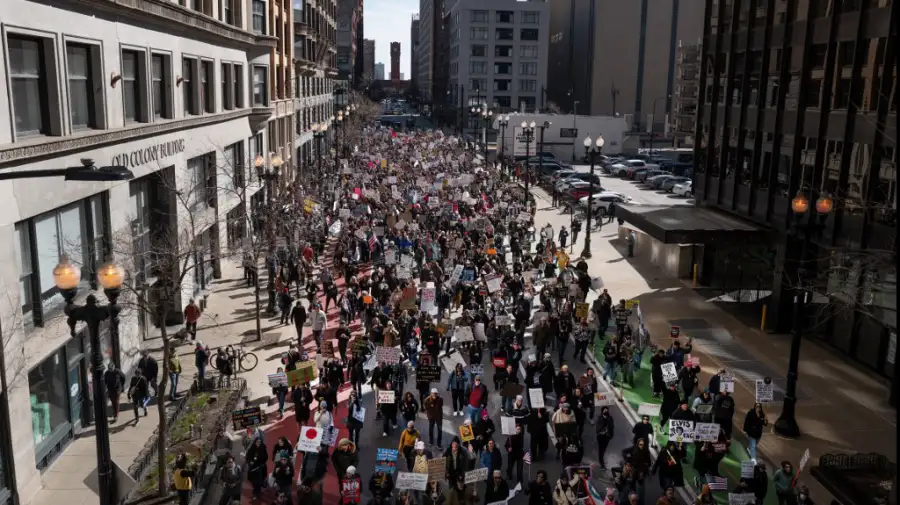 Postales de las masivas protestas 'No Kings' (anti Trump) de este sábado 28 de marzo en centenares de ciudades de Estados Unidos.
