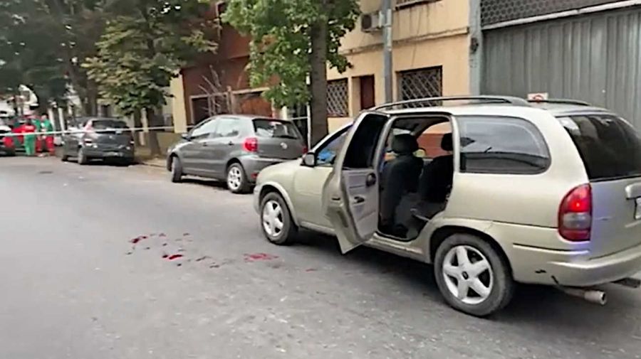 Una policía baleó a 4 personas con las que viajaba en un auto de aplicación 20260402