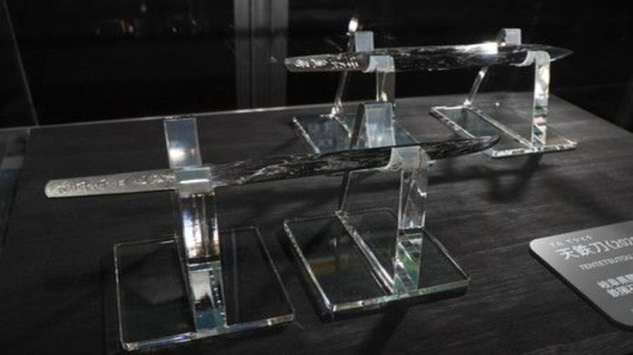 Katanas japonesas de tradición forjadas a partir de hierro de meteorito