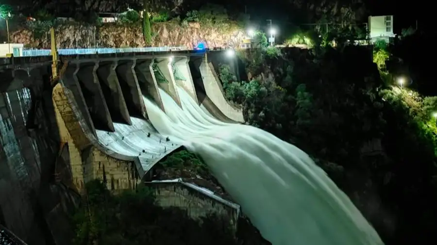 Dique La Viña de madrugada