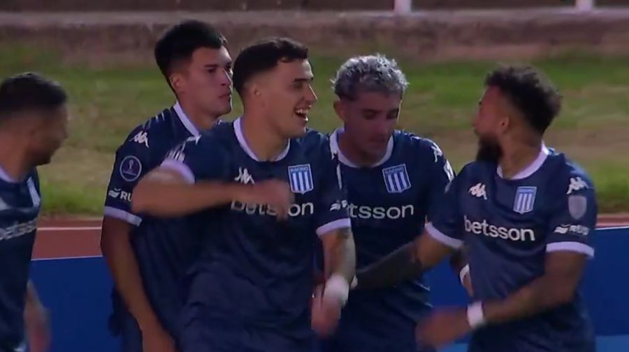 Racing gana en Bolivia