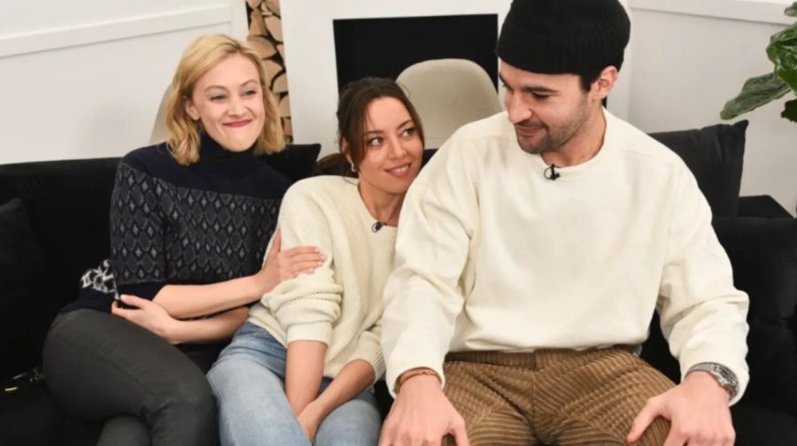 Aubrey Plaza y Chris Abbott