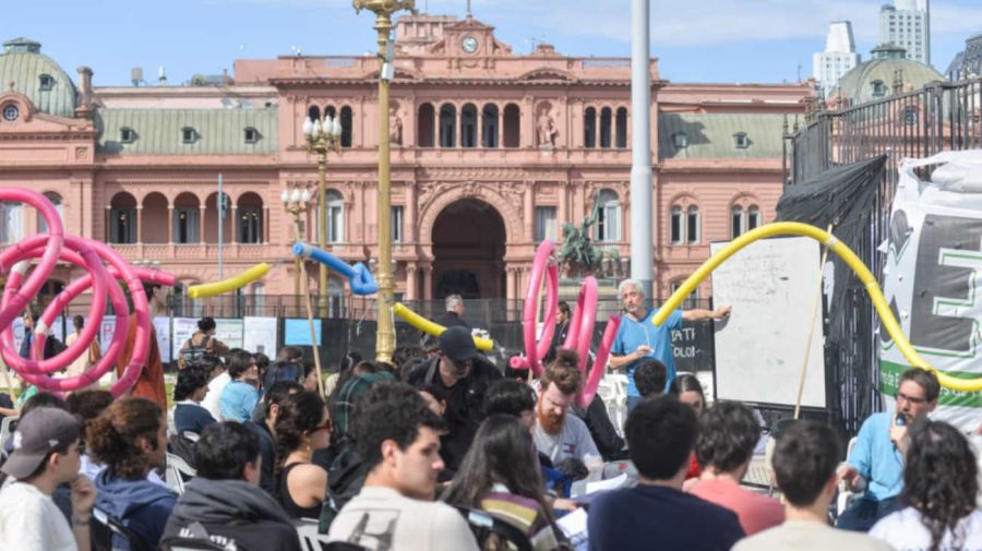 Docentes de la UBA trasladan sus aulas a Plaza de Mayo 20260409