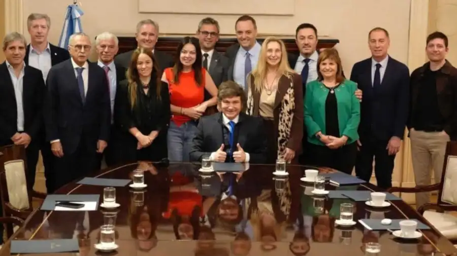 Milei con sus ministros 20260409