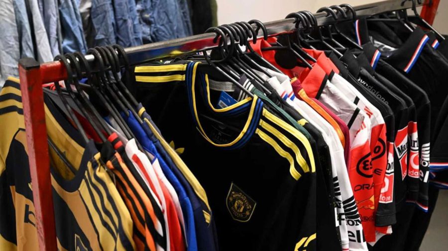 Allanamientos de la Policía de la Ciudad en Belgrano por contrabando de ropa