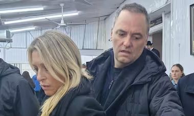 Manuel Adorni y Bettina Angeletti