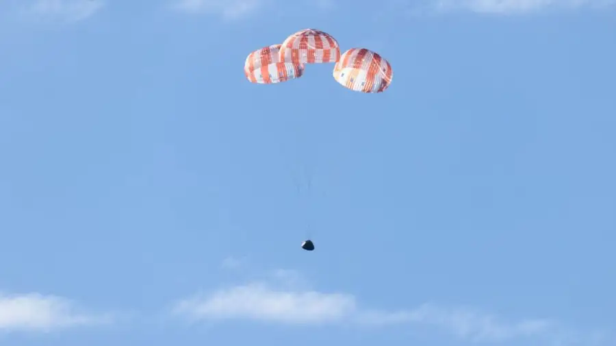 Éxito de la Misión Artemis II: la cápsula Orión de la NASA desciende sobre el Océano Pacífico