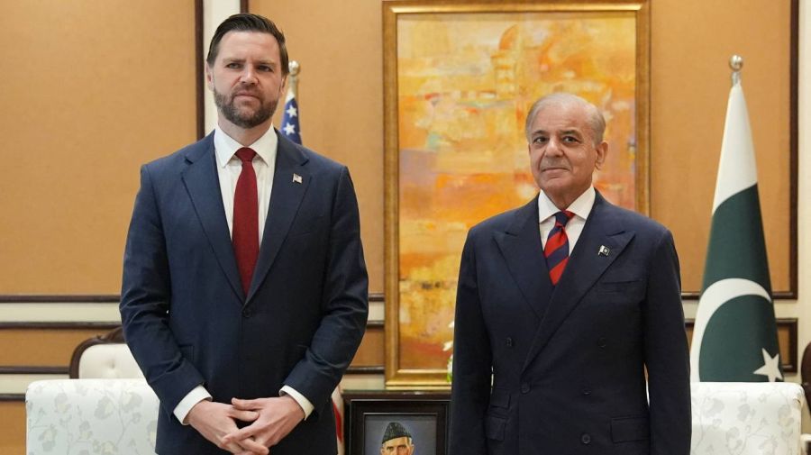 J. D. Vance en la reunión con la comitiva de Irán, en Islamabad, capital de Pakistán 11042026