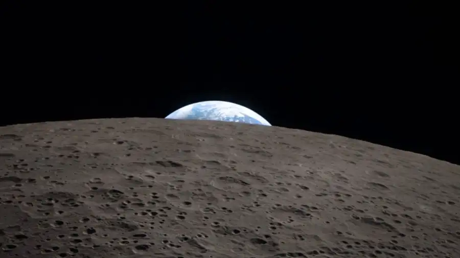 Misión Artemis II: el lado oscuro de la Luna visto desde la cápsula Orión, de la NASA