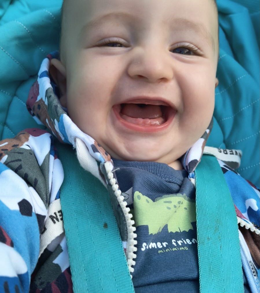 Alejandra Maglietti y su hijo Manuel