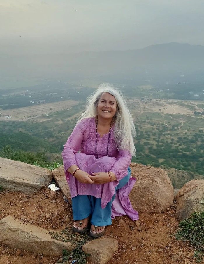 Daisy May Queen en India