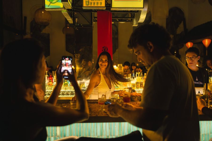 La especial noche como bartender de Momi Giardina / Créditos: Prensa CoChinChina