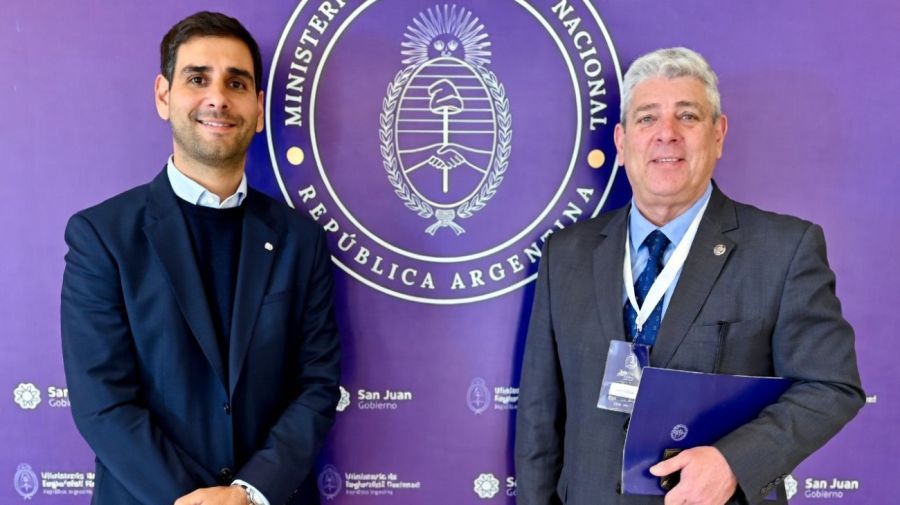 A la izquierda, Franco Berlín, Director Nacional de Eventos Deportivo, a la derecha, el jefe de Seguridad de River Plate, Gustavo Acero