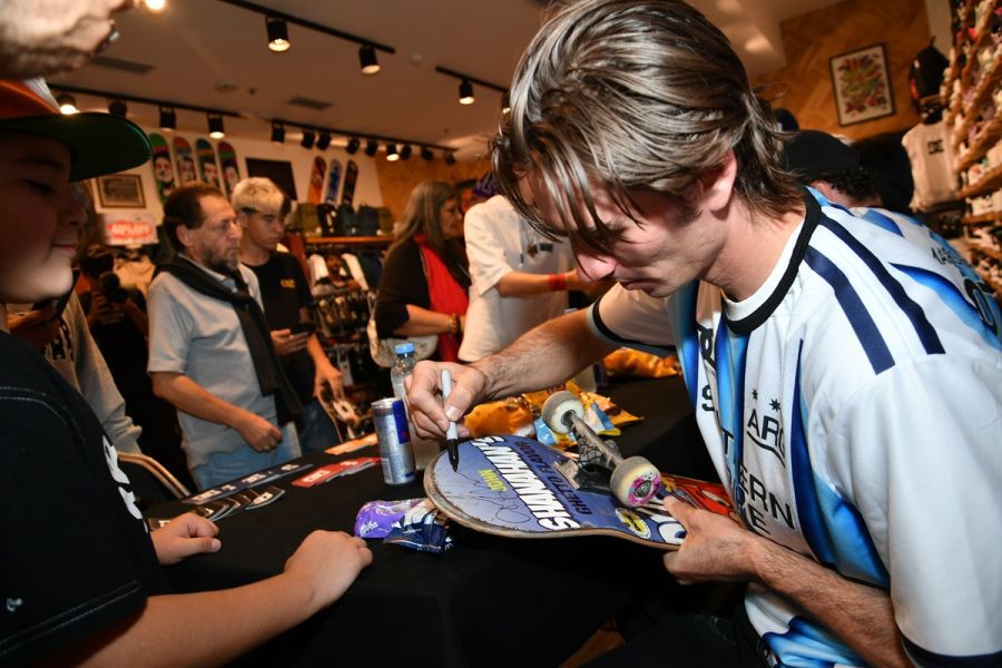 El estadounidense John Shanahan estampa su firma. Llegó con el lanzamiento de un nuevo par de zapas