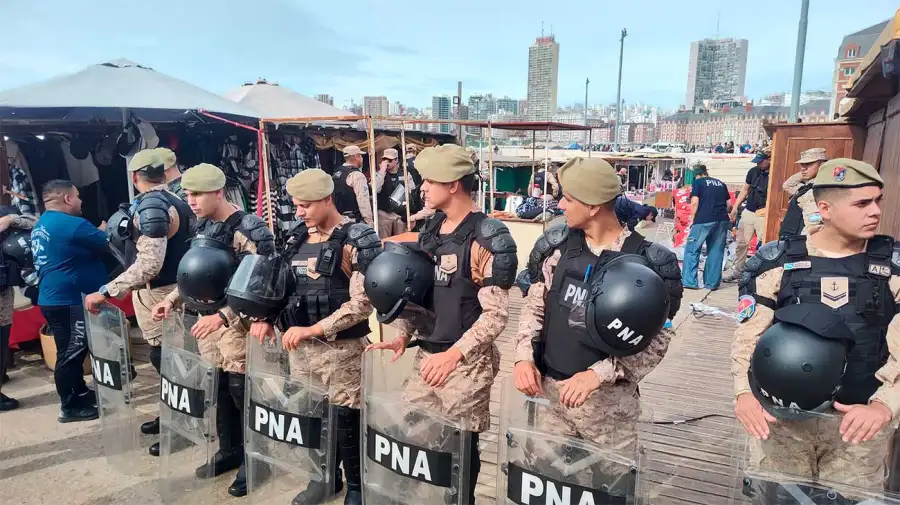 Desalojo de la feria de la Bristol en Mar del Plata 16042026