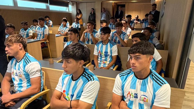 Jugadores juveniles de Talleres participaron de la capacitación sobre prevención del juego online.