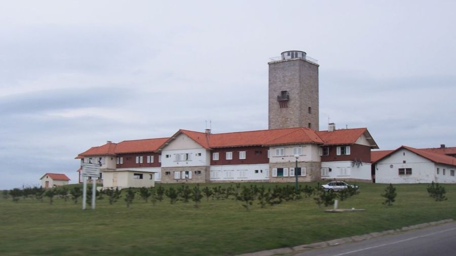 El Complejo Chapadmalal, ícono del turismo social impulsado en los años 40, frente a la costa atlántica bonaerense