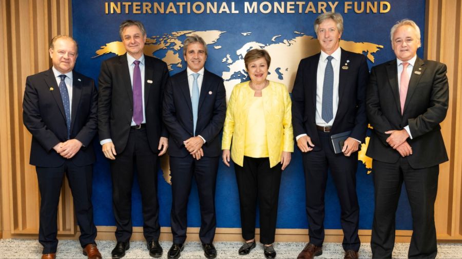 Kristalina Georgieva con Santiago Caputo en Washington