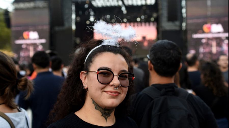 Una multitud recordó a Francisco con música y alegría junto al padre Guillerme en Plaza de Mayo.