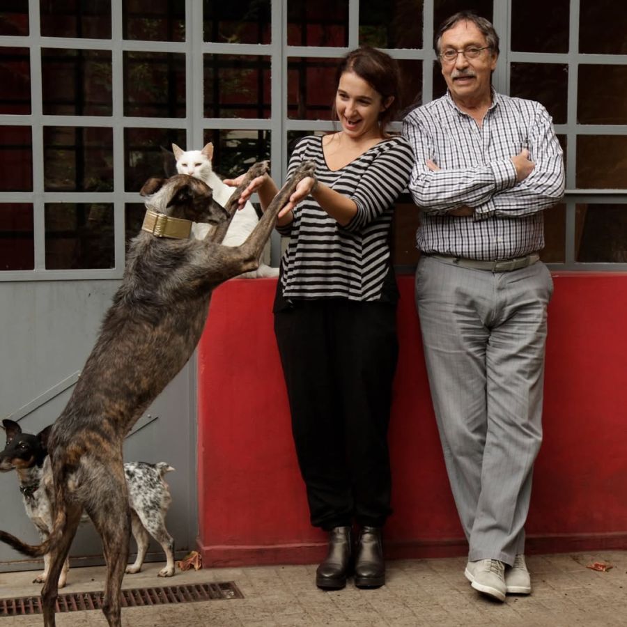Luis Brandoni junto a sus perros
