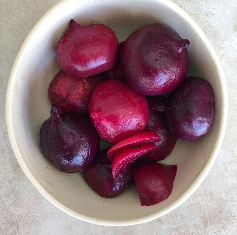 Remolachas a la Sal con Ricota Marinada & Albahaca