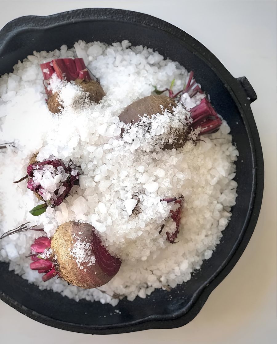 Remolachas a la Sal con Ricota Marinada & Albahaca