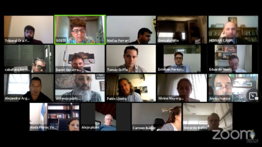 BErnardo Caballero, primero en la fila dos, de arriba hacia abajo, durante una audiencia de la Causa Campo de Mayo