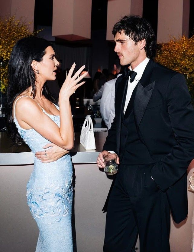 Kendall Jenner y Jacob Elordi en la fiesta de Vanity Fair