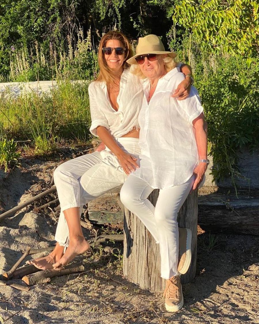 Juliana Awada, Pomi Baker
