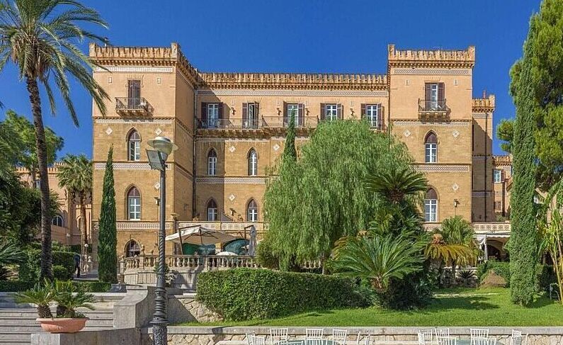 Dua Lipa y Callum Turner