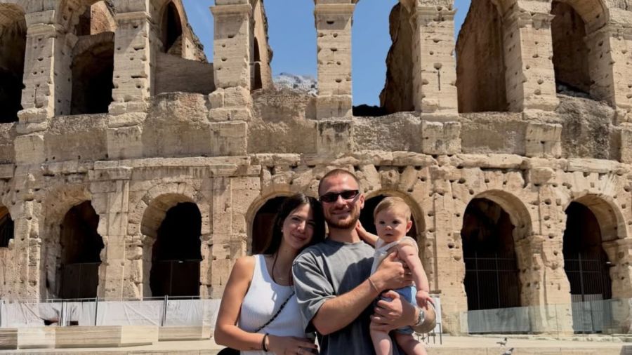 Alexis Mac Allister y Ailén Cova 