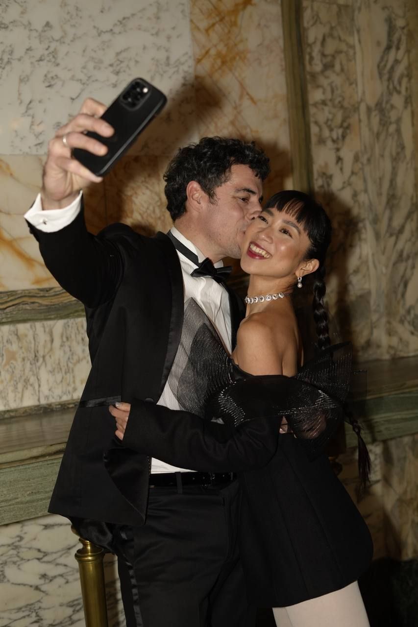 Esteban Lamothe y Débora Nishimoto en la gala CARAS 2026