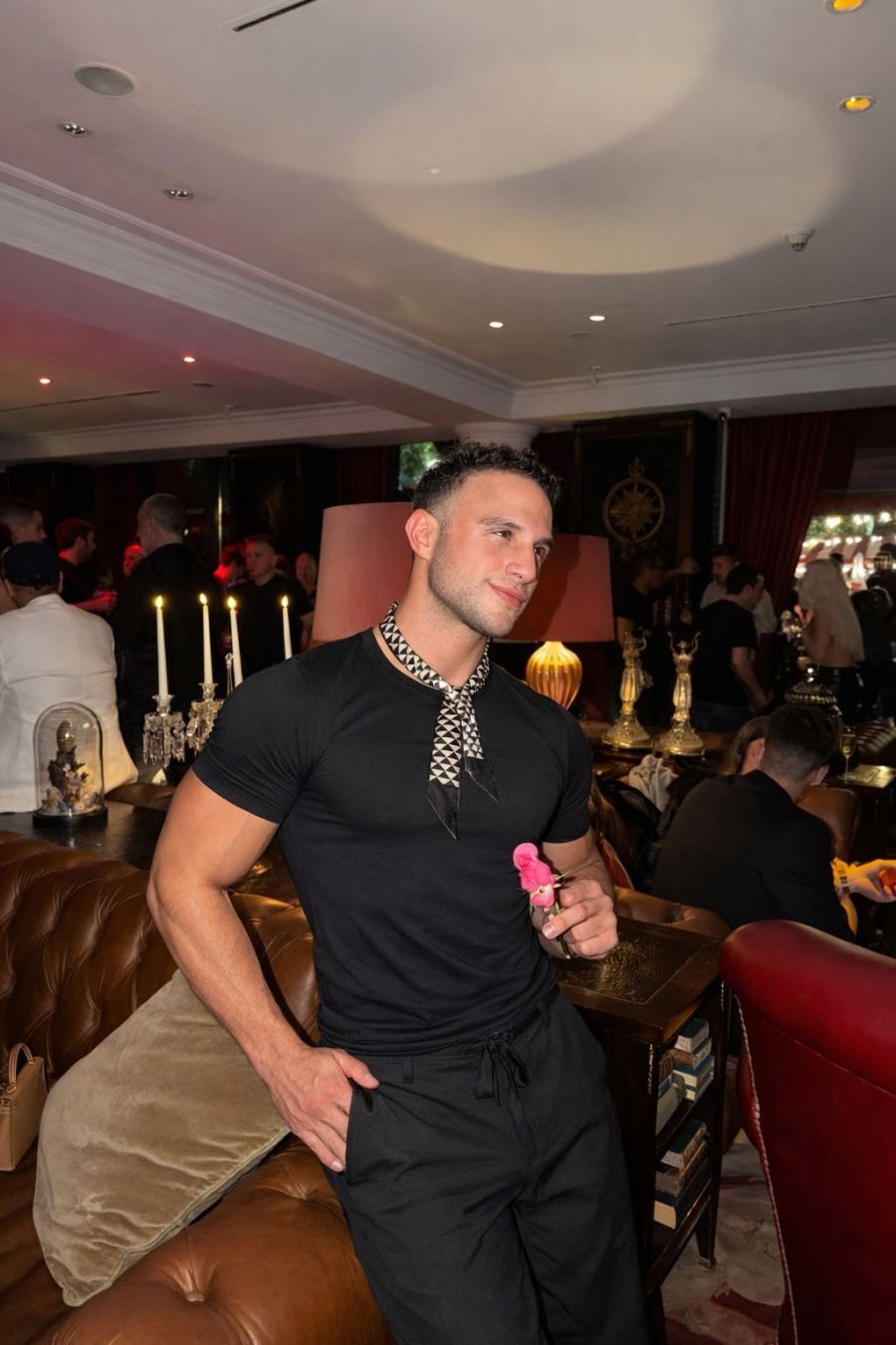 Leo Sale junto a Pampita