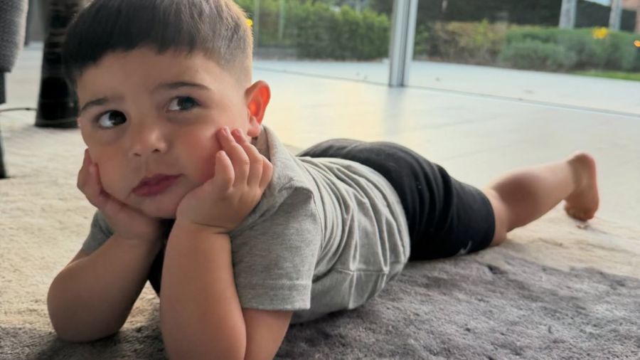 Así es el living de Valu Cervantes y Enzo Fernandez