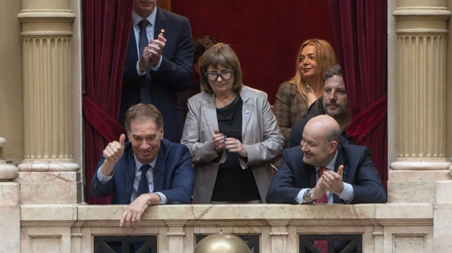 Diego Santilli saludó a Manuel Adorni tras haber recibido un cumplido del funcionario: 'Mis felicitaciones al Ministro de Interior'