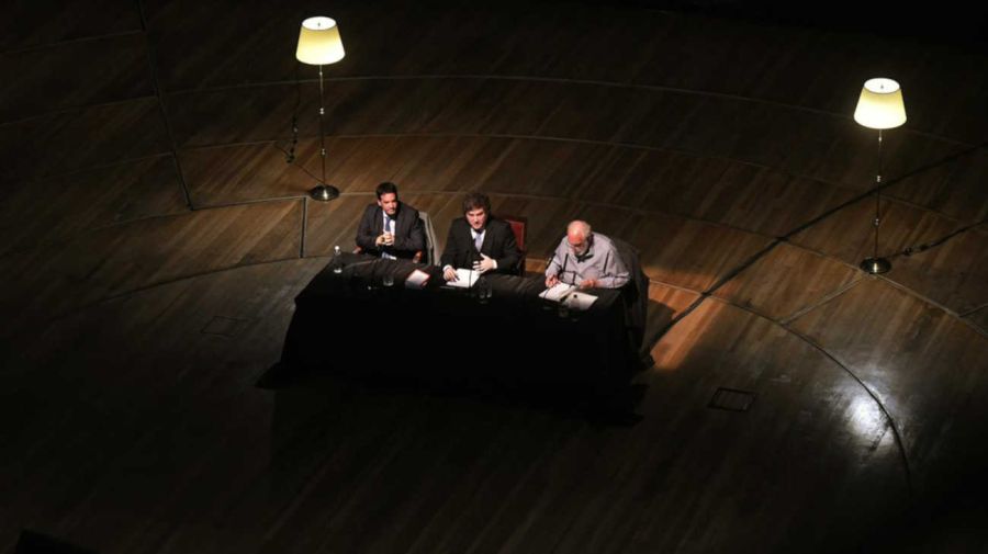 Milei en el Palacio Libertad en el debate sobre Keynes 20260428