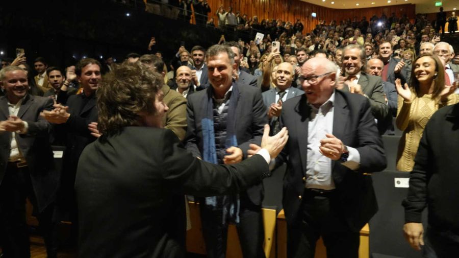 Milei en el Palacio Libertad en el debate sobre Keynes 20260428