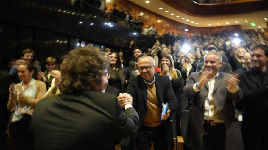 Milei en el Palacio Libertad en el debate sobre Keynes 20260428